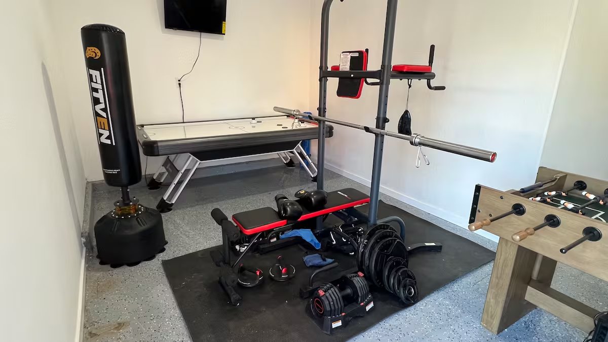 Gym and arcade room at Serenta Tracy CA